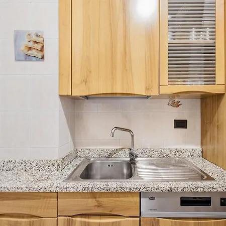Lovely 2 Bed Flat In San Giovanni Roma