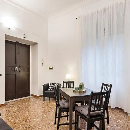 Apartamento Lovely 2 Bed Flat In San Giovanni Roma