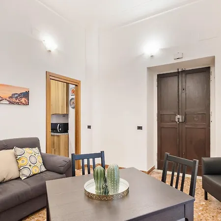 Lovely 2 Bed Flat In San Giovanni Roma