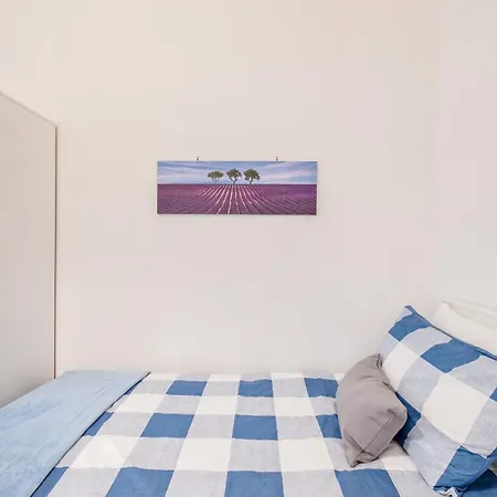 Lovely 2 Bed Flat In San Giovanni Roma